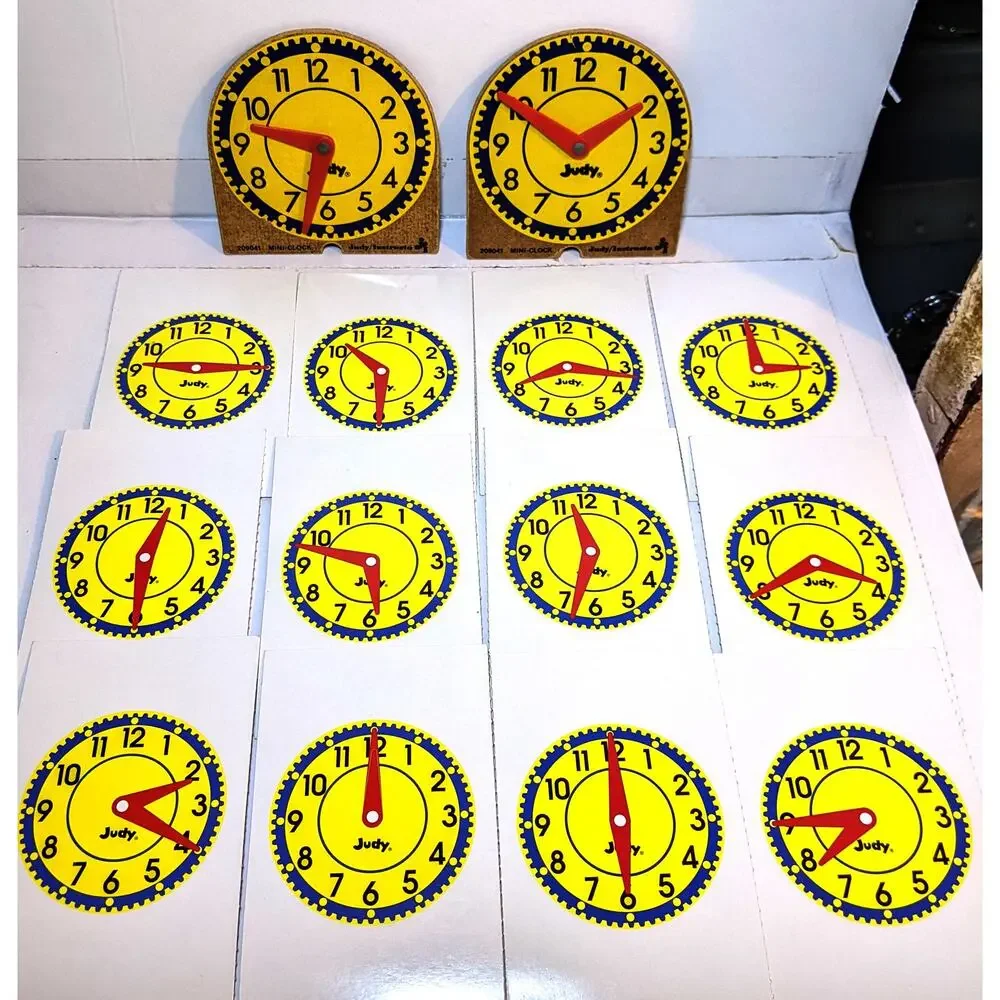 Telling Time with the Judy Clock - Includes 2 Clocks and 12 Flash Cards PreOwned
